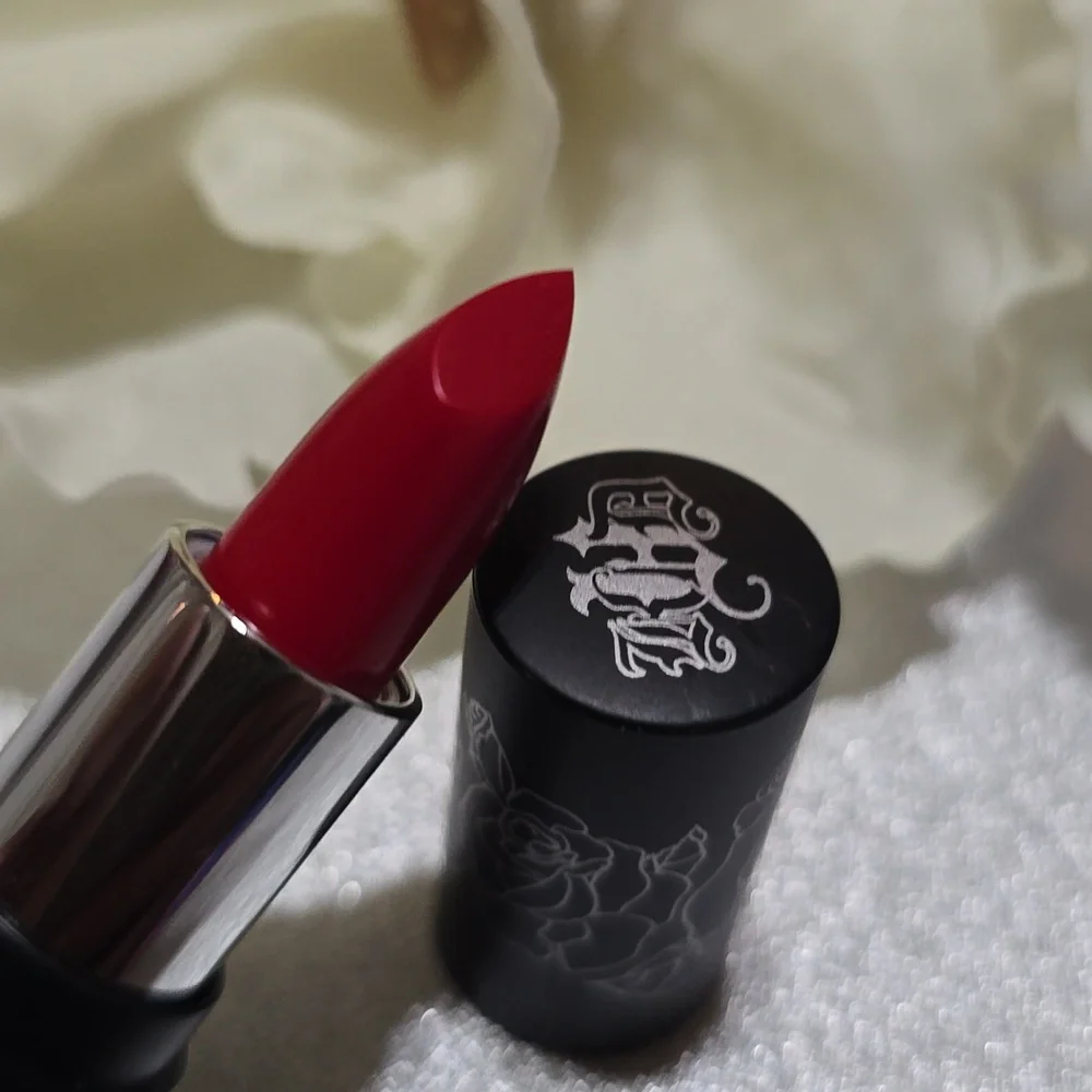⭐️HP⭐️🧚‍♀️STILETTO Kat VON D RARE MINI Painted Love Lipstick NWOBox